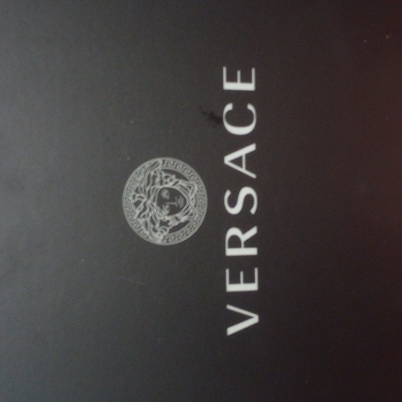 Versace Gift Box with Tissue Paper - Picture 4 of 14